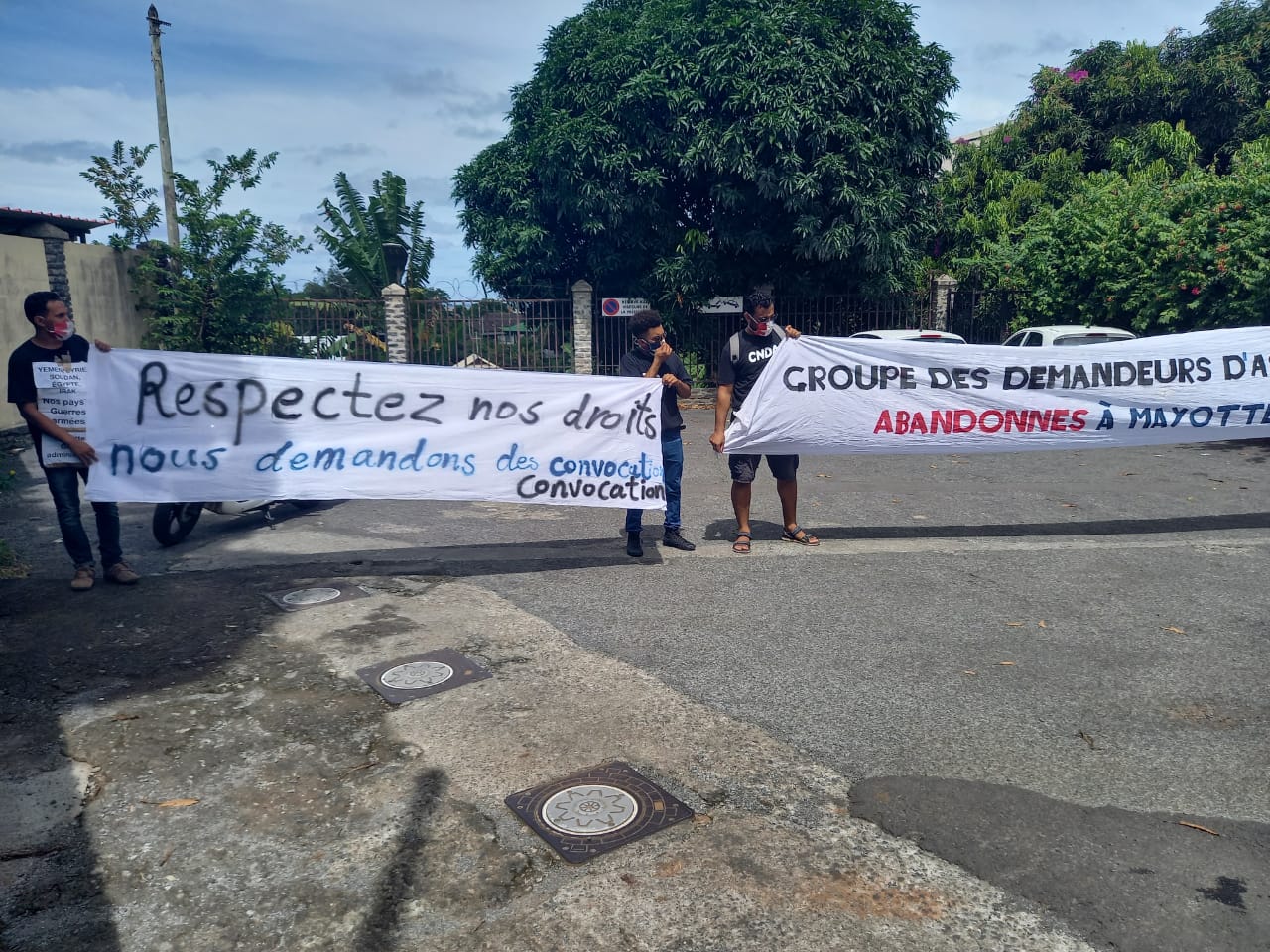 Le collectif des demandeurs d’asile arabes manifeste devant la préfecture