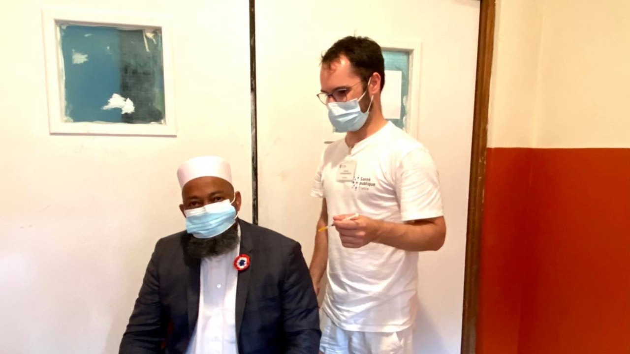 Le maire de Dembéni s’est fait vacciner ce matin