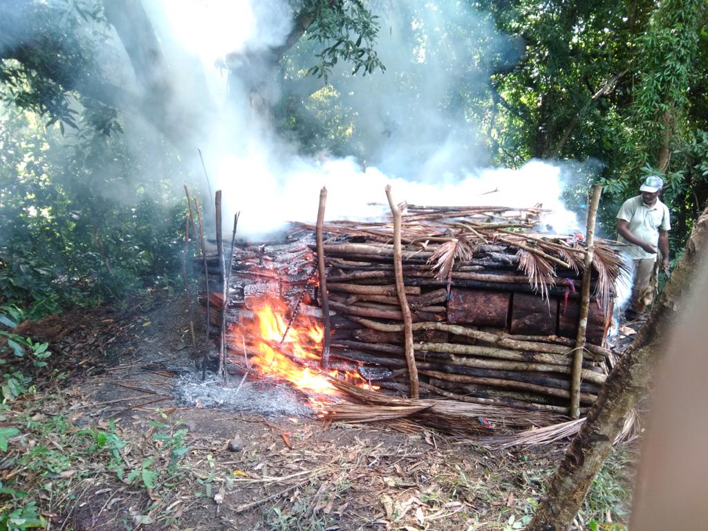 Destruction d’une charbonnière à Bandraboua
