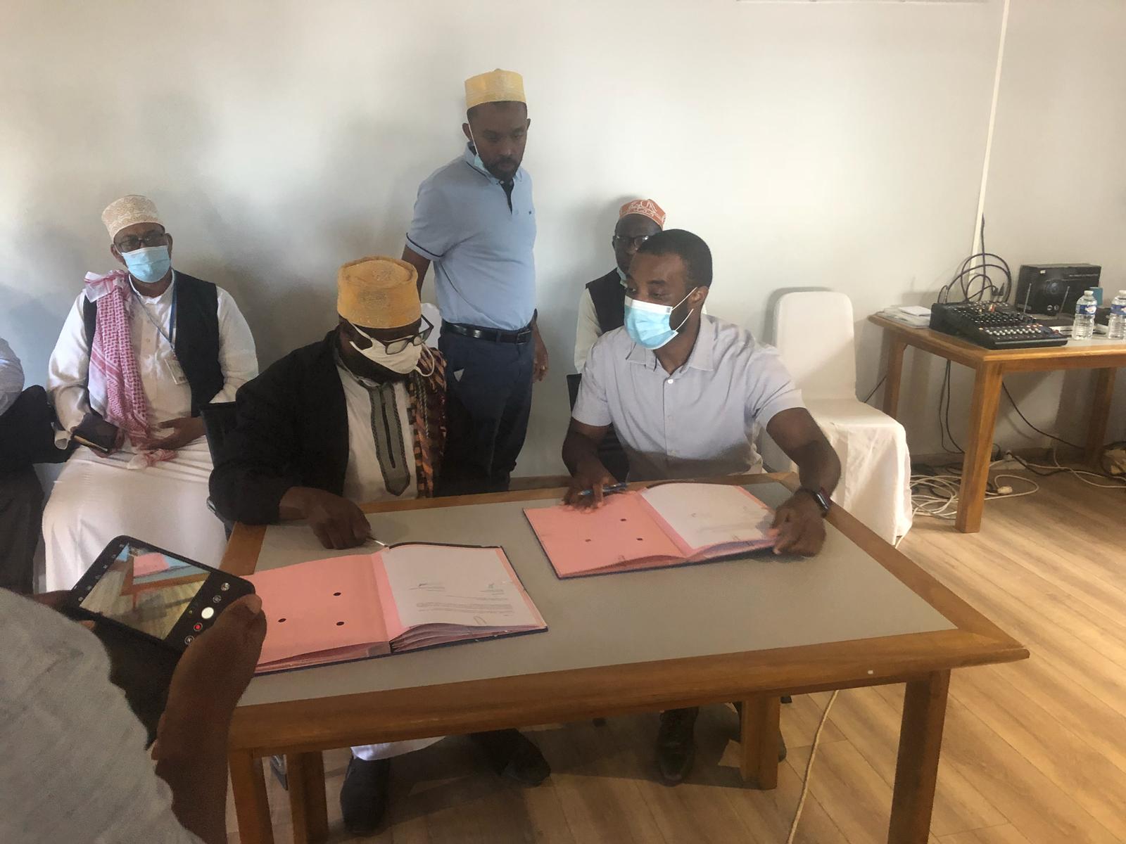 Signature d’une convention entre Mlezi Maore et le conseil cadial