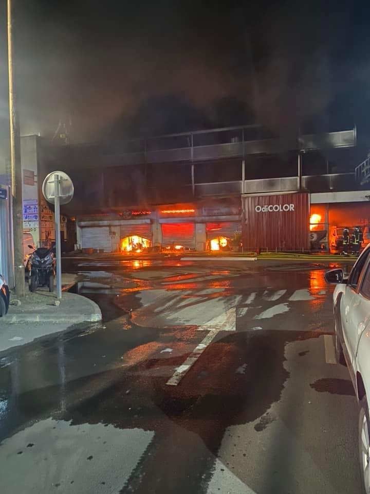 Un incendie ravage les locaux de plusieurs entreprises à Kaweni