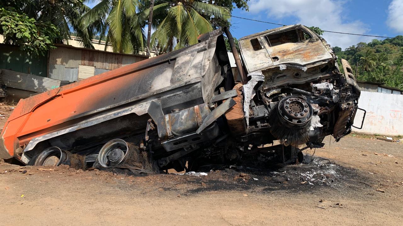 Le chantier de Colas a été dégradé et vandalisé à Kaweni