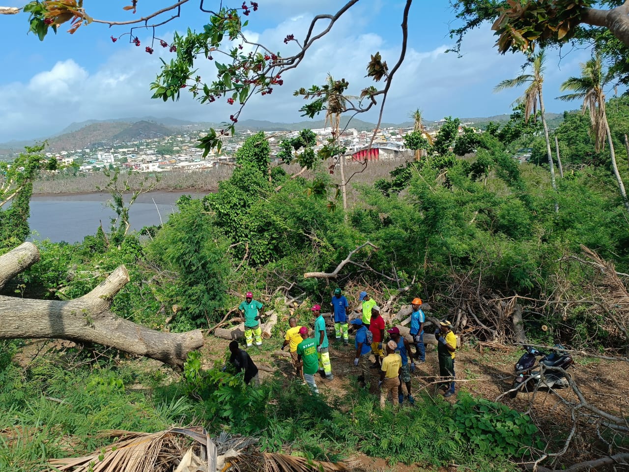 La Pointe Mahabou en cours de nettoyage