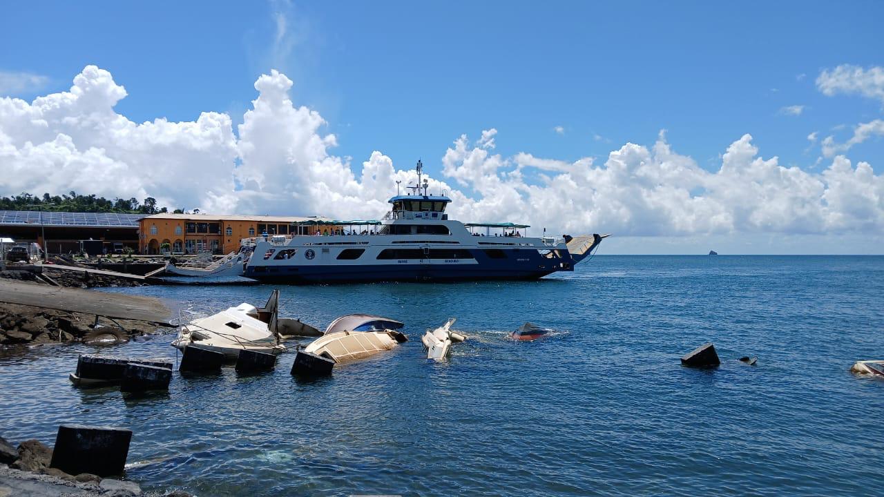 Le nettoyage du port de Mamoudzou va débuter pour dégager les épaves et relancer, à terme, l’activité professionnelle