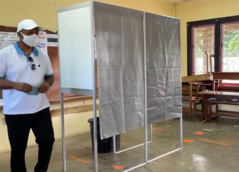 Daniel Zaïdani a voté de bon matin