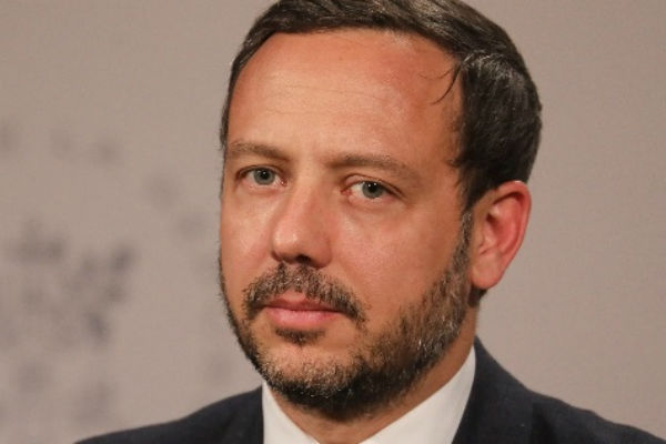 Adrien Taquet en visite officielle à Mayotte