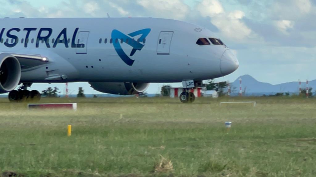 Air Austral doit immobiliser un appareil et modifie son programme de vols