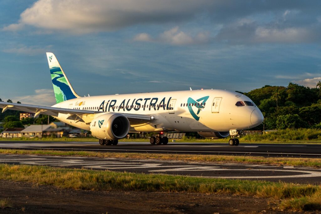 air austral dreamliner 2 2