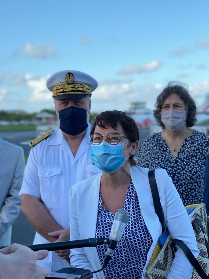 Annick Girardin sur le terrain pour se battre contre le covid-19