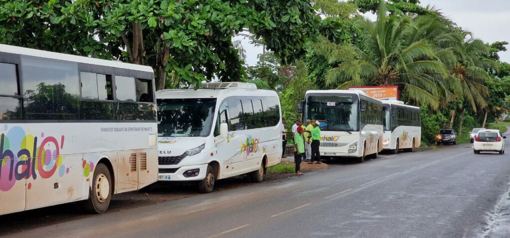 autocar ramassage scolaire combani 2
