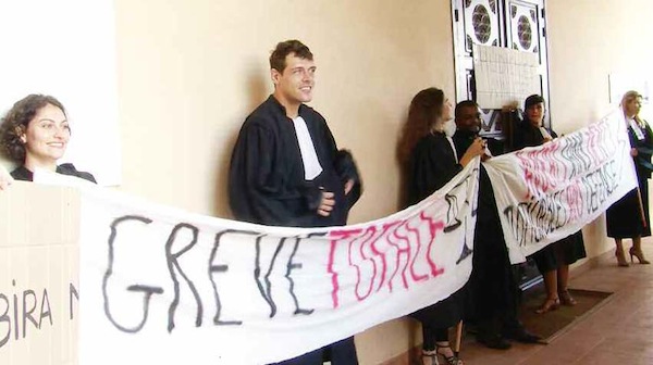 La grève des avocats continue