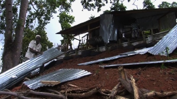 Lutte contre l’habitat insalubre : des démolitions en cours à Kawéni (vidéo)