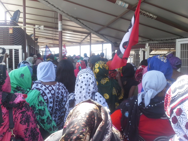 Barge bloquée par les grévistes du CD