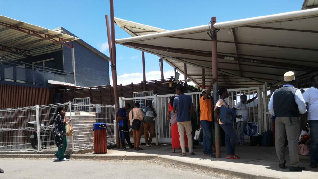 barge interrompue scaled 1