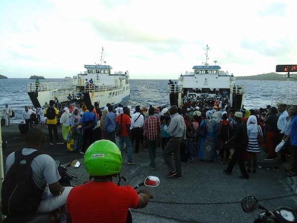 Cohue à la barge ce matin