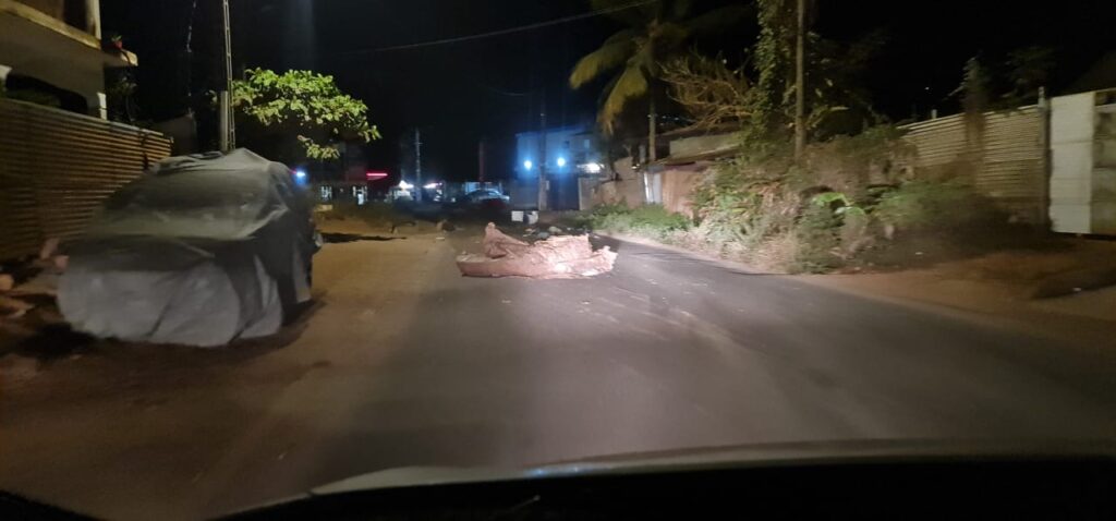 barrage mirereni combani 07536903 0bf7 4dec 98d8 073227e3c571