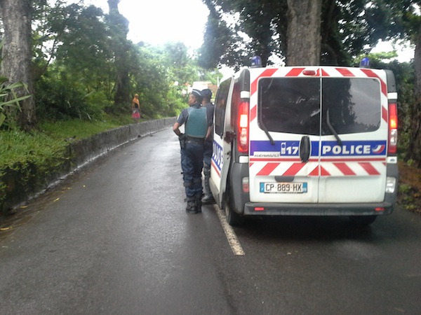 Triple barrage à Vahibé