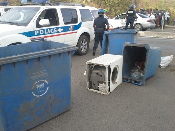 L’entrée de Kawéni bloquée par des élèves