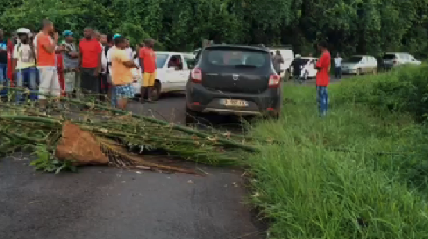 Tensions sur le barrage de Combani (Video)