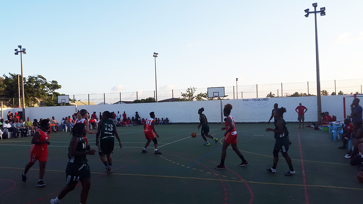 BASKET féminin : 3ème quart temps 42 (BCM) à 32 (VAUTOUR)