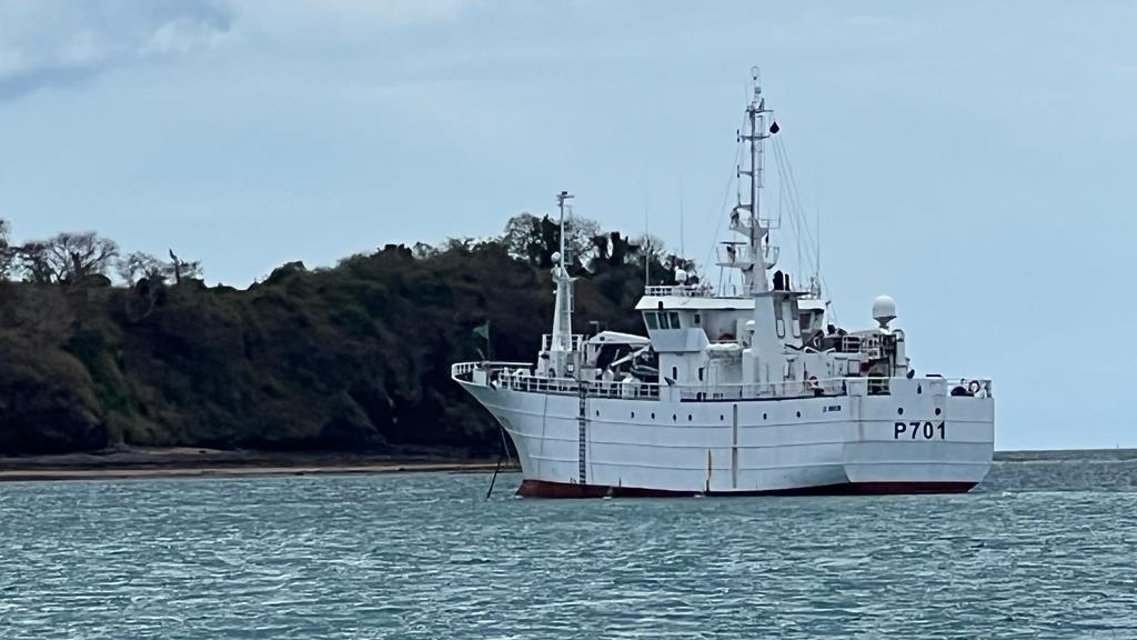 Le Malin au mouillage dans le lagon