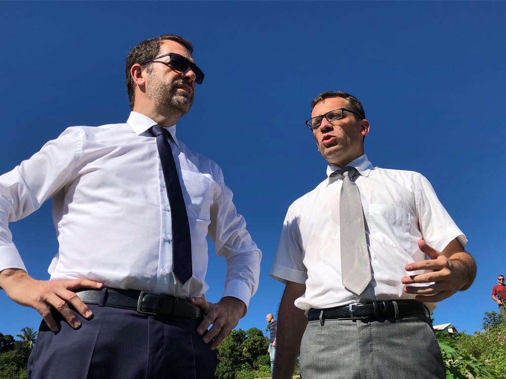 Christophe Castaner fait une escale par les terrains Batrolo