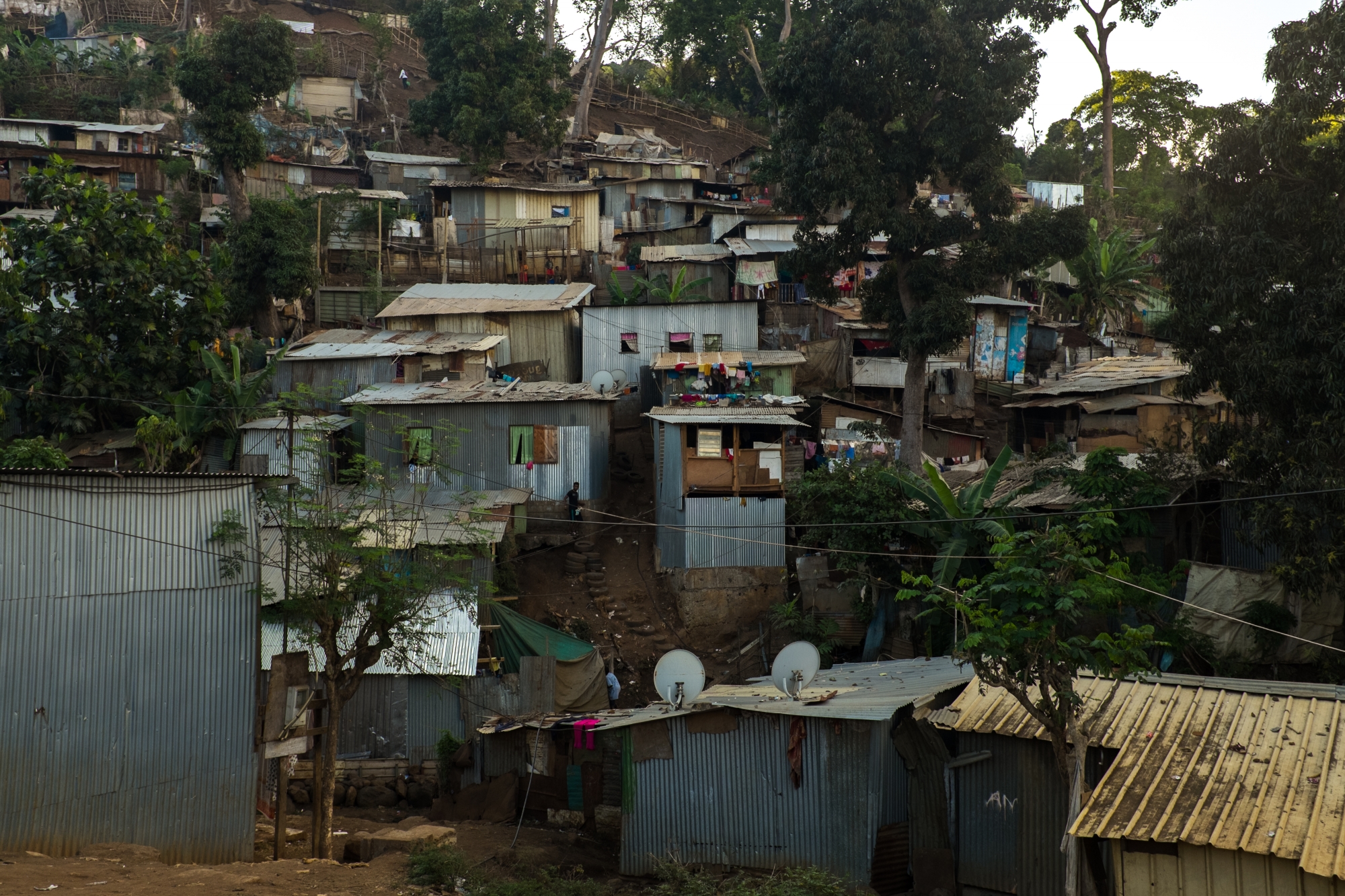 Christelle Dubos est à Mayotte depuis samedi, elle vient découvrir notre pauvreté locale