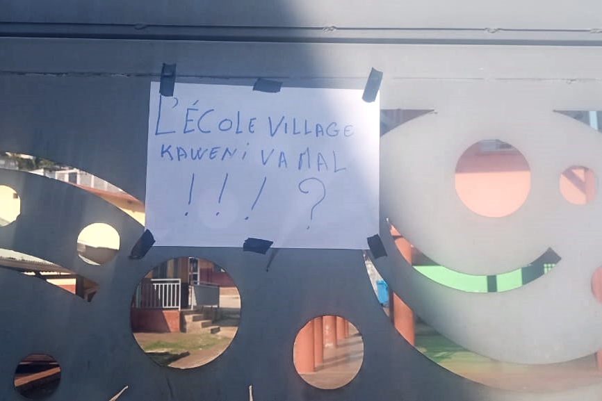 Des parents d’élèves bloquent l’école primaire Lazérevouni à Kawéni