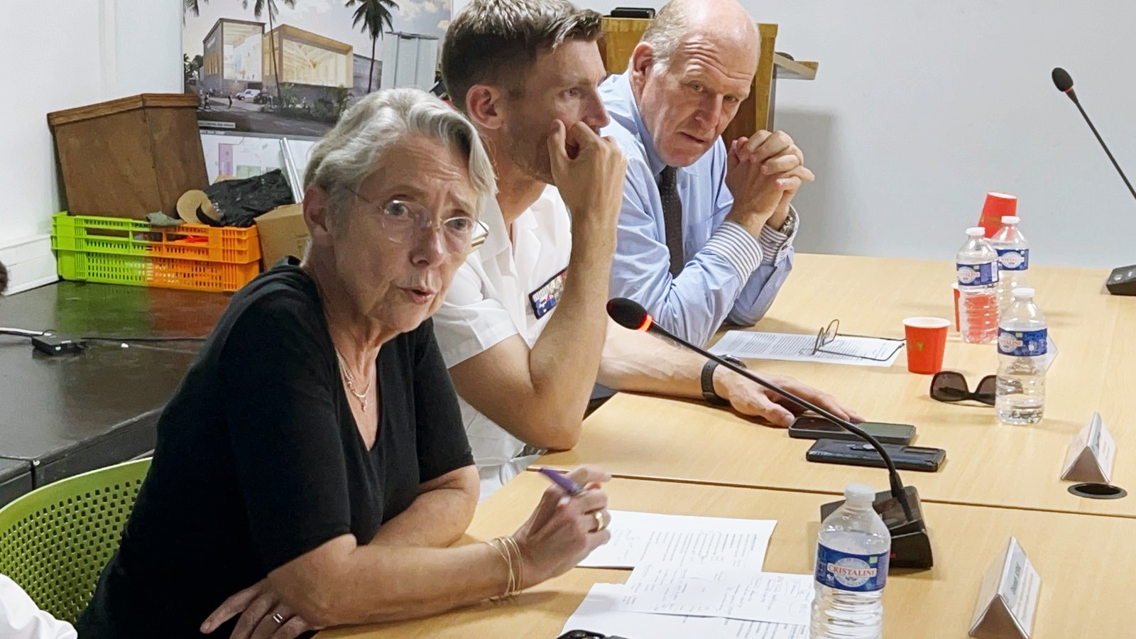 Elisabeth Borne répond aux inquiétudes des parents d’élèves
