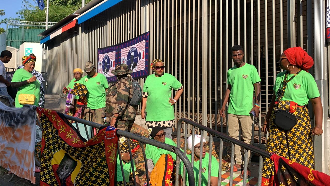 Le collectif des citoyens de Mayotte 2018 bloque le bureau des étrangers de la préfecture