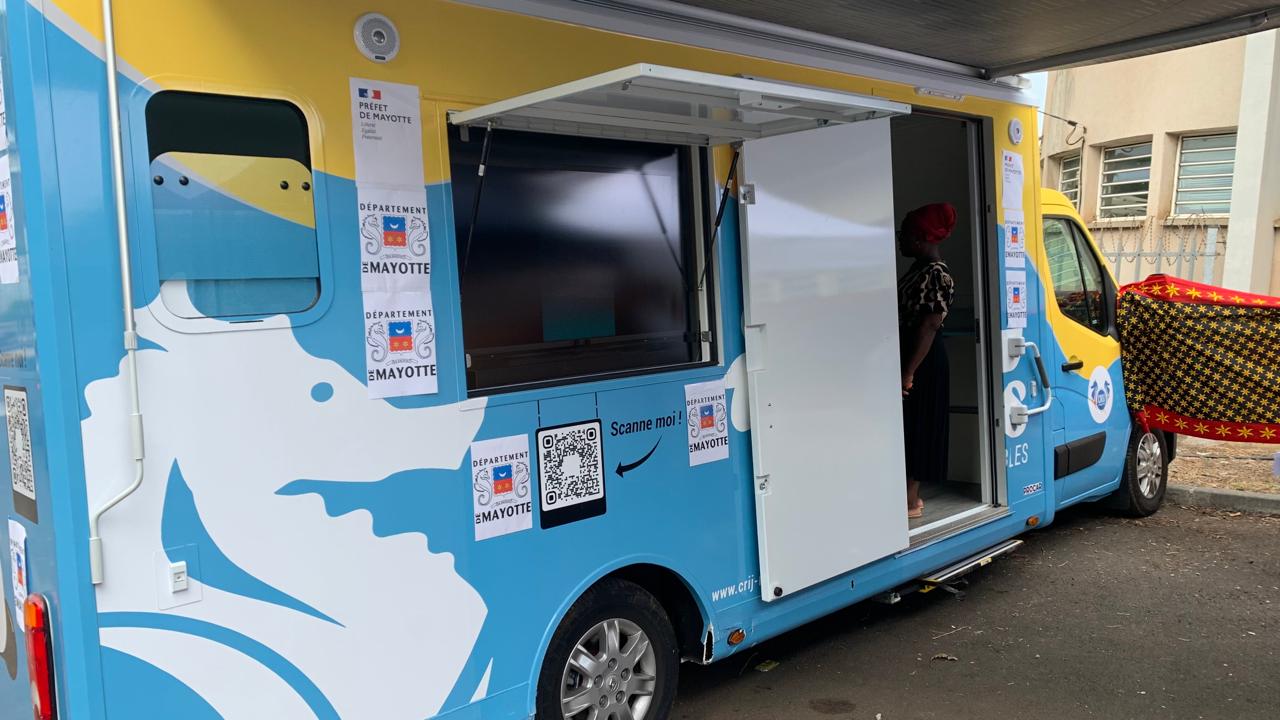 Le CRIJ inaugure un nouveau bus