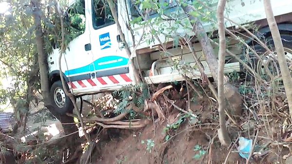 Spectaculaire sortie de route à Cavani