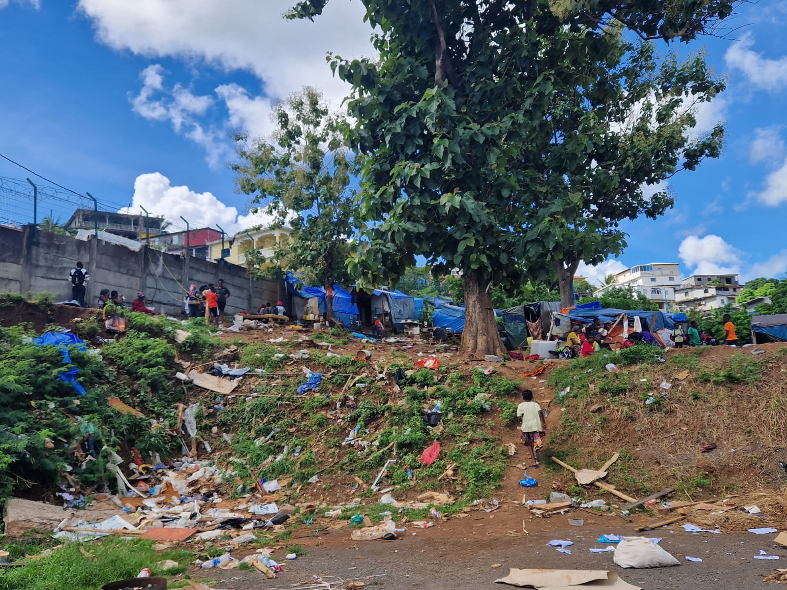 La population face à la lenteur du démantèlement du stade de Cavani