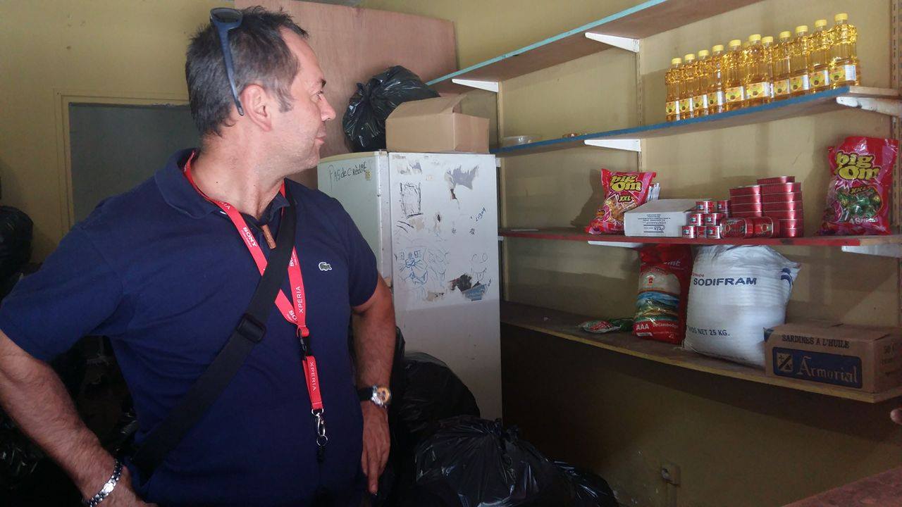 Des cannettes contre des sardines