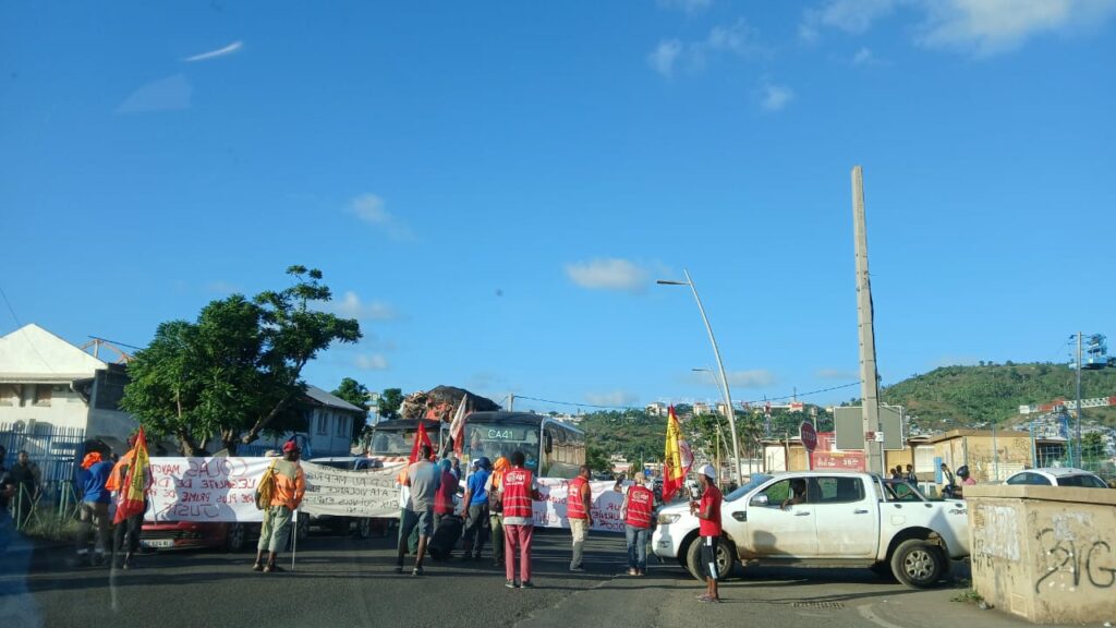 cgt colas blocage route kaweni 15 05 25