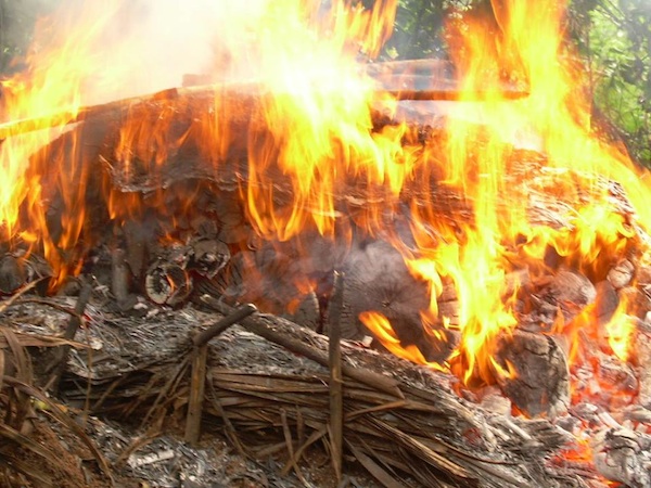 Destruction de puits de charbon illégal
