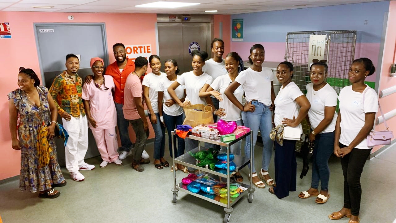 De la musique, des Miss et des cadeaux pour les enfants hospitalisés au CHM (vidéo)