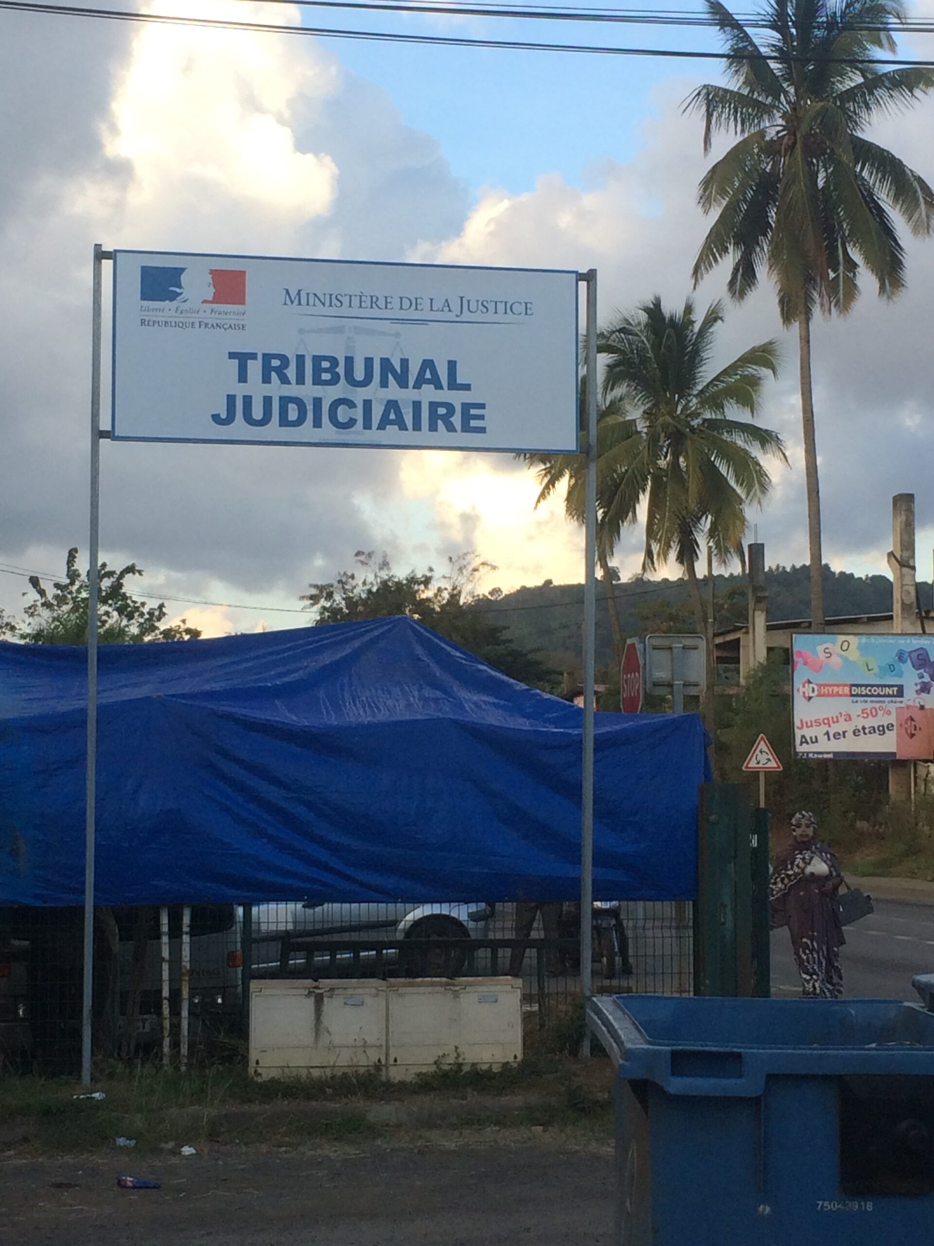 Prison ferme pour un passeur et grosses indemnités pour l’affaire de l’abus de confiance Bluesky