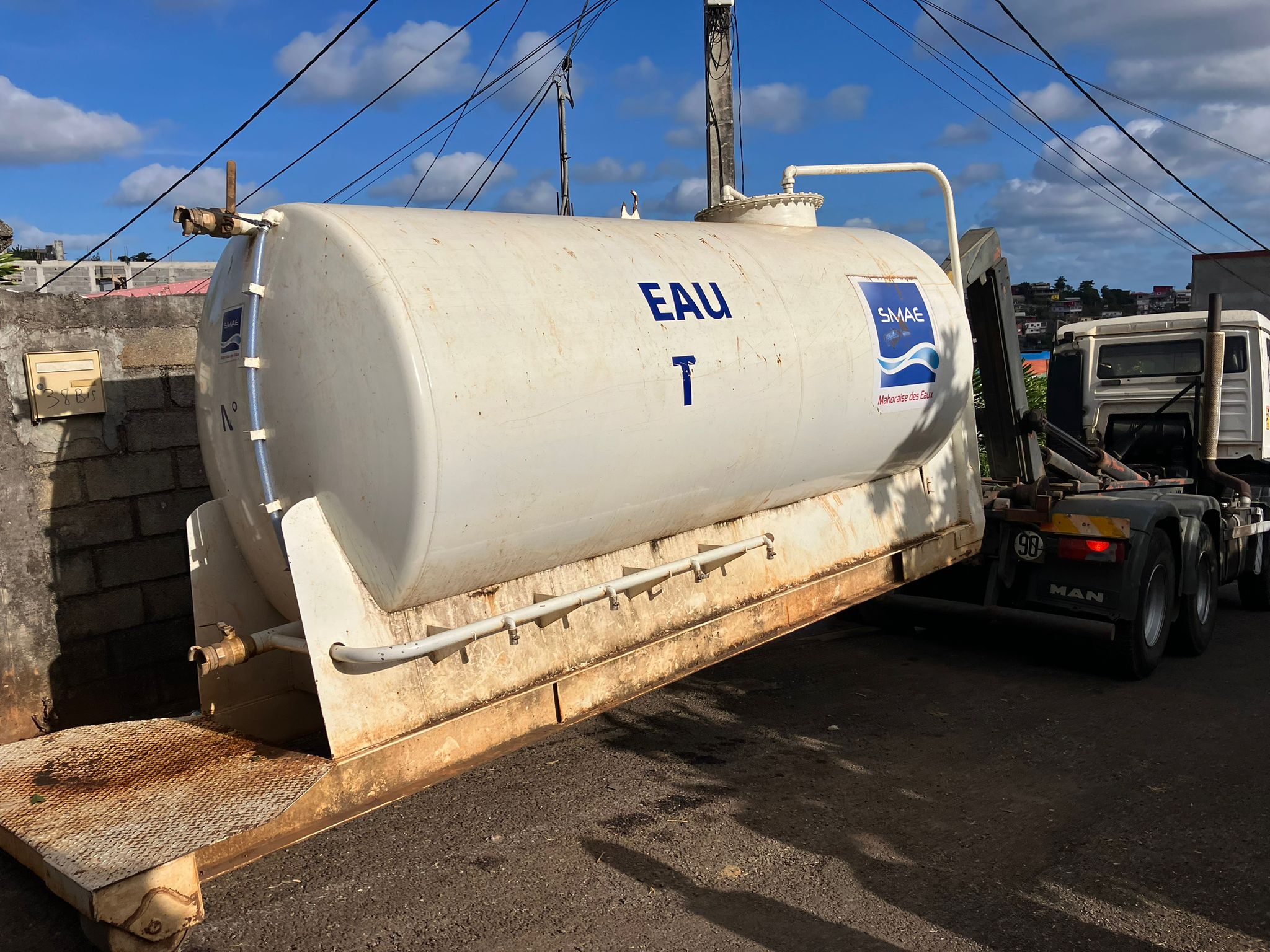 Livraison d’eau et de nourriture dans les prochaines heures