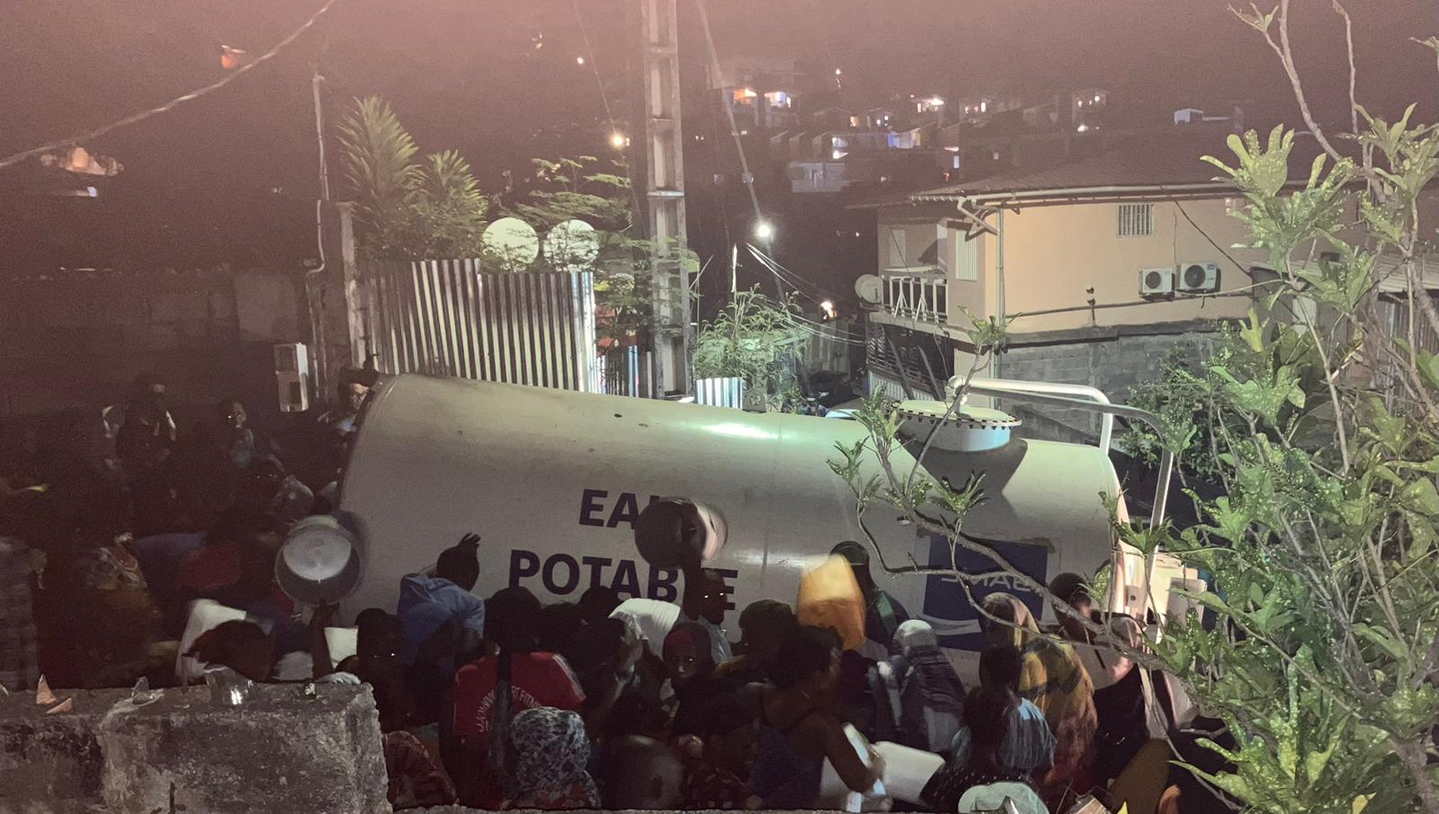 Vous connaissez la Guerre des boutons, découvrez la guerre des citernes à Mayotte