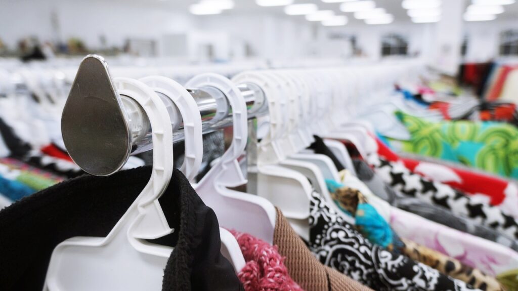 clothing 3739798 1280