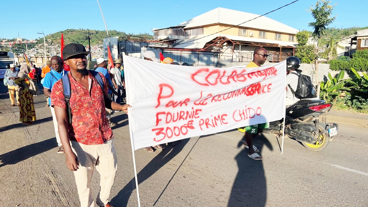 Les salariés de Colas demandent le départ de leur directeur et manifestent sur la route (vidéo)