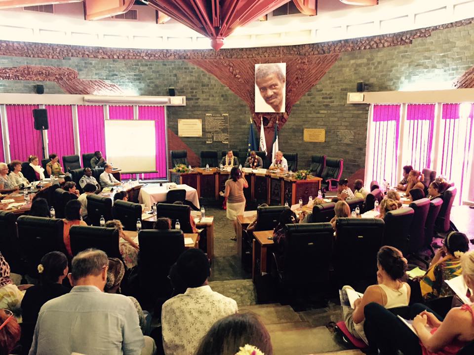 En ce moment, colloque sur la lutte contre les violences faites aux femmes