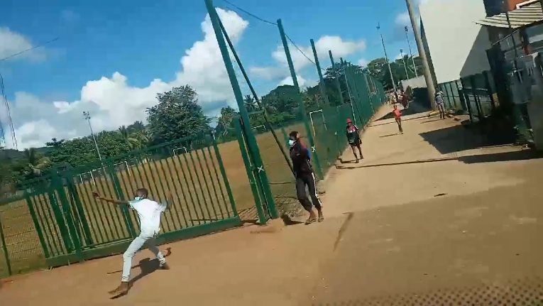 Caillassage d’un bus à Combani (vidéo)