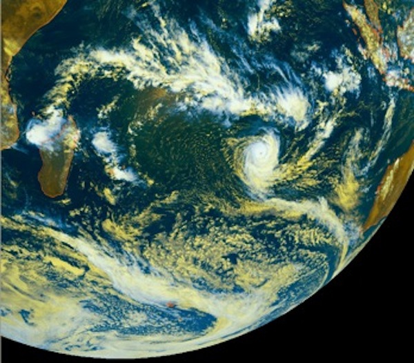 Uriah, 1er cyclone tropical de la saison 2015/2016