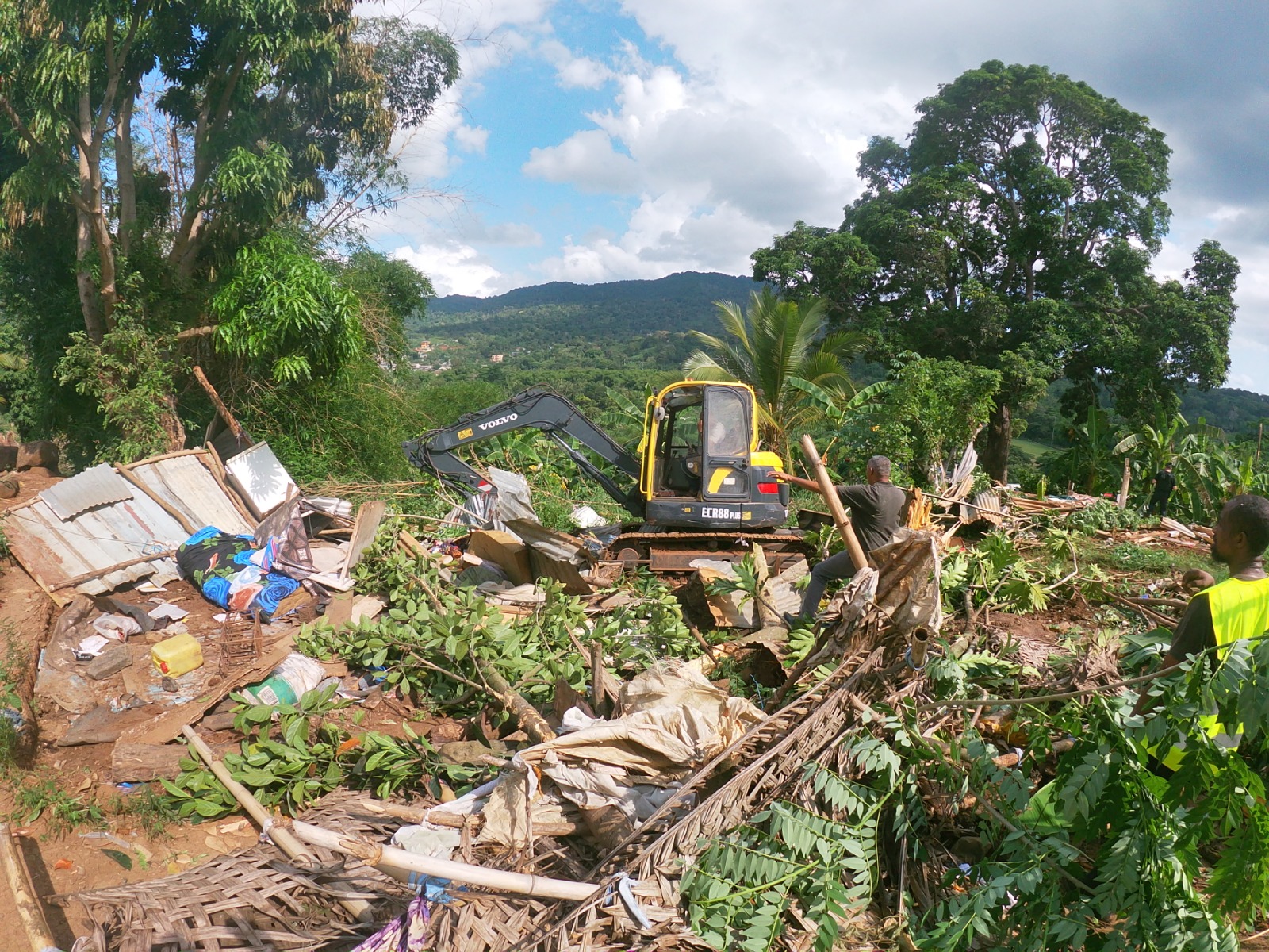 448 cases en tôle détruites depuis janvier