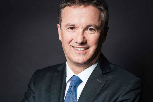 Nicolas Dupont-Aignan en campagne pour les Outre-Mer