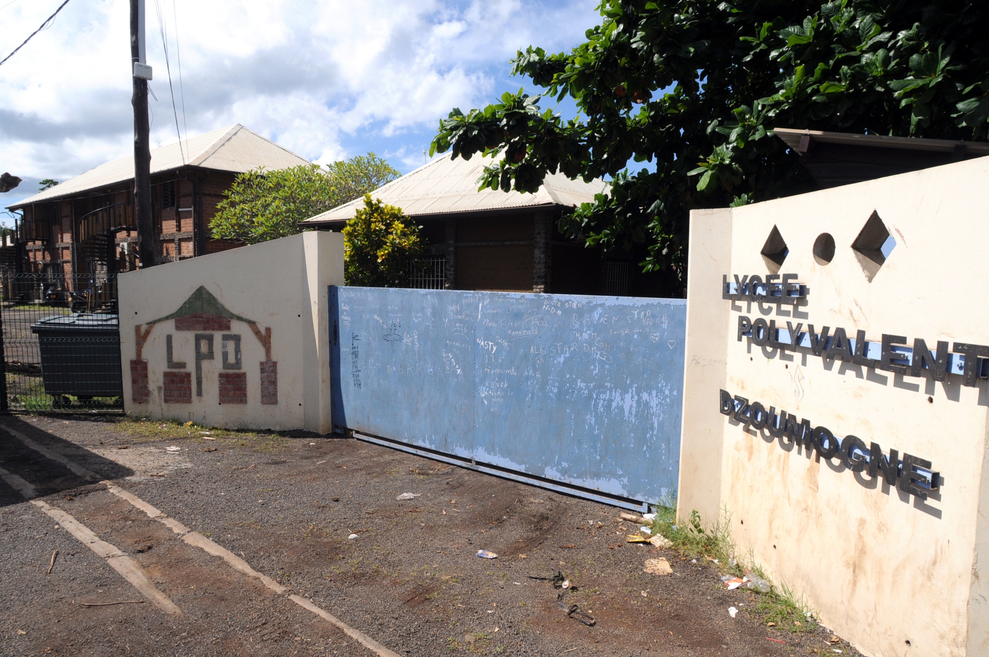 Des gendarmes pris à partie par des individus armés venus ériger un barrage à Dzoumogné