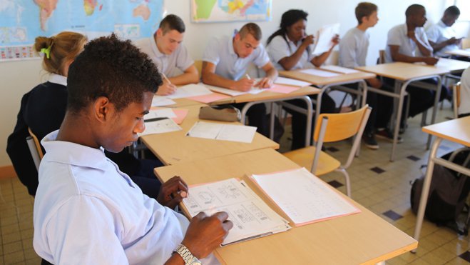 Le Medef et l’école de la deuxième chance s’allient pour les jeunes isolés du système éducatif