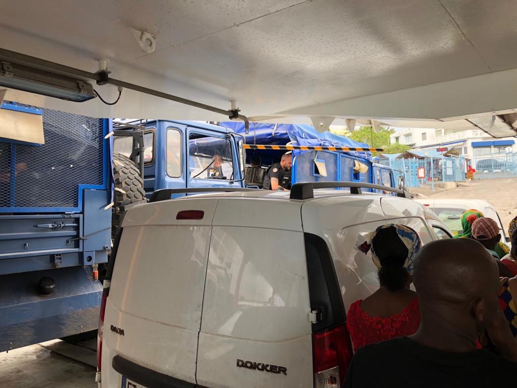 Des membres du collectif de Mayotte s’introduisent dans la mairie de Labattoir et exigent un entretien avec le maire (vidéo)